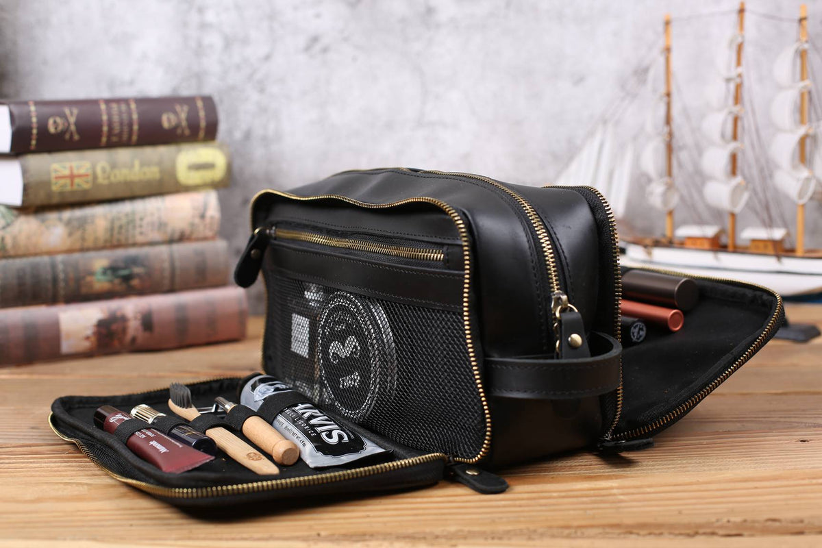 Groomsmen Gift Personalized Leather Toiletry Bag Waterproof Leather Dopp Kit Men's Shaving Kit, Christmas Gift